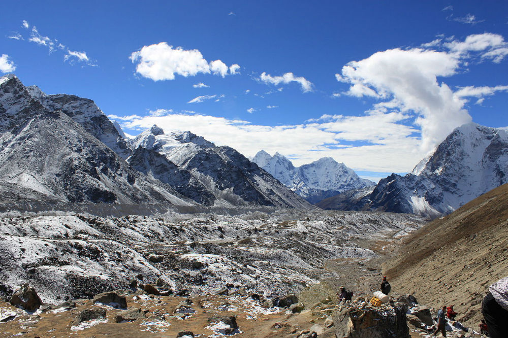 1280px-Khumbu_Gletscher_vom_Lobuche_Pass